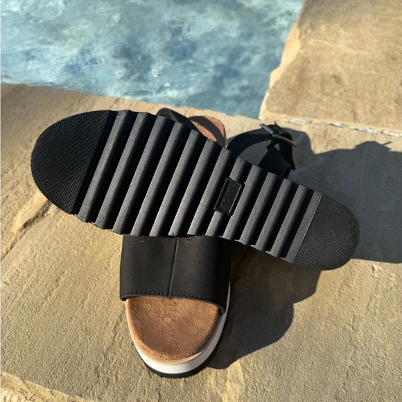 TOMS Diana Black Wedge Sandals – Size 8 – NEW